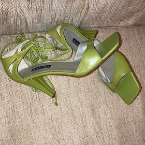 Green heels 9m ‘Bakers’ tie up leg